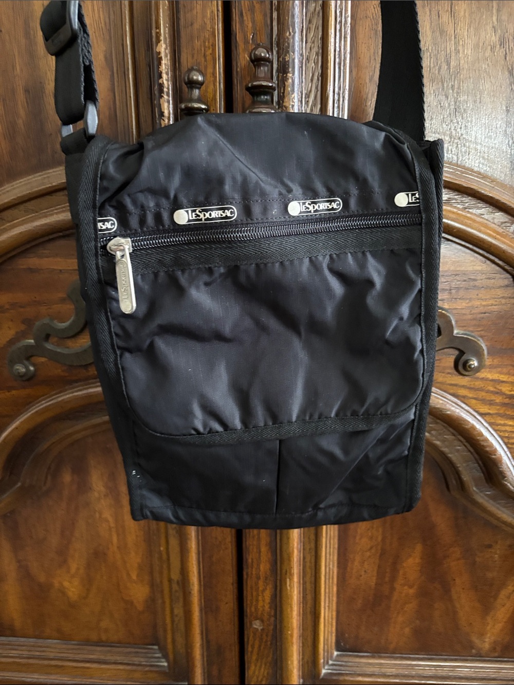 LeSportsac Small Black crossbody nylon bag - Picture 9 of 10